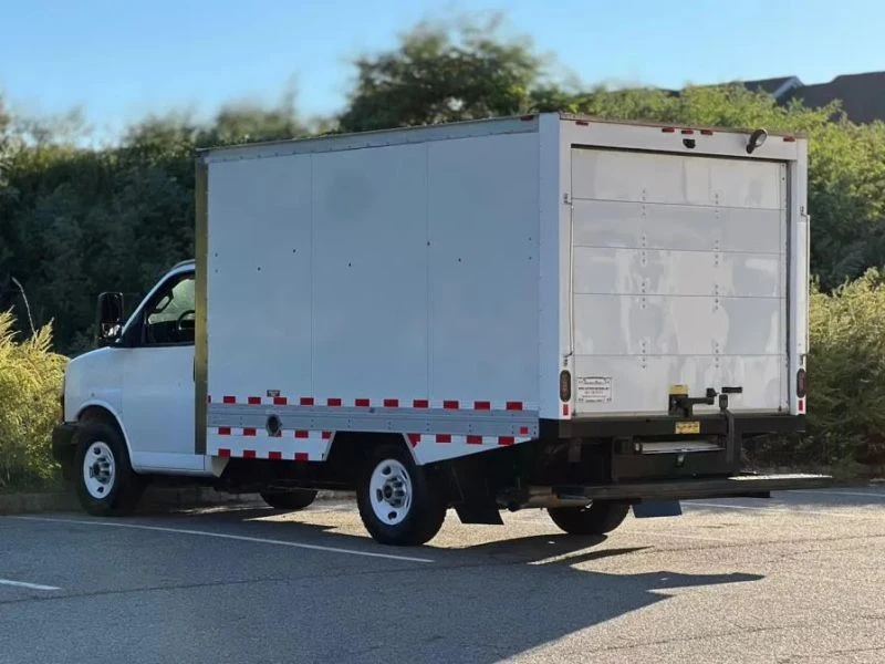 2019 GMC Savana - Image 8 of 12