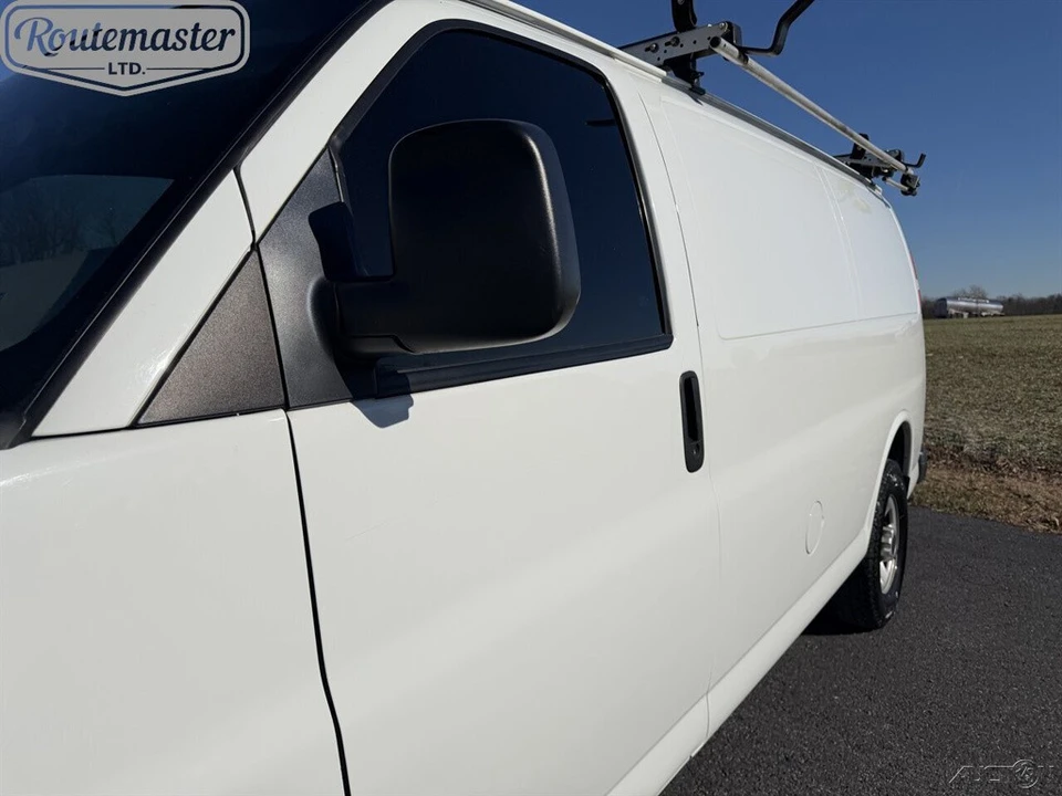 2019 GMC Savana - Image 4 of 12