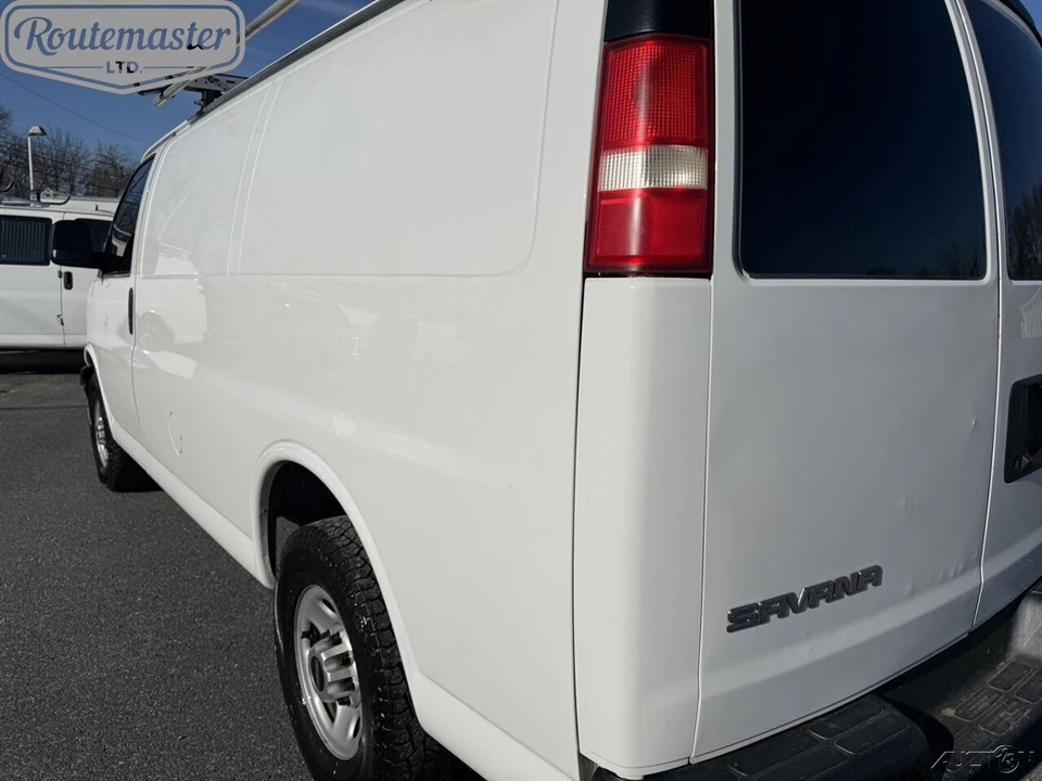 2019 GMC Savana - Image 8 of 12