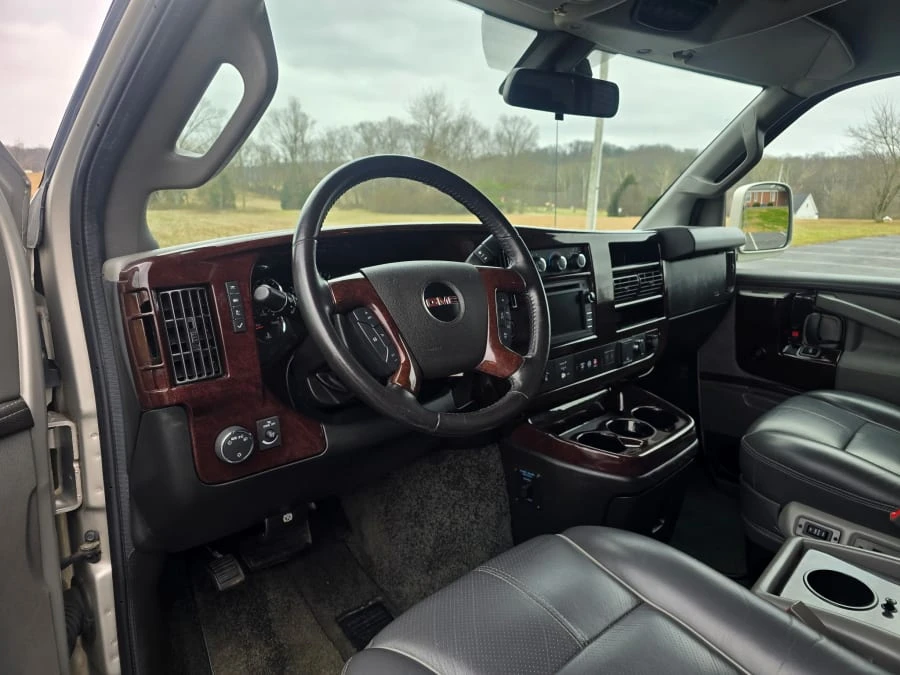 2019 GMC Savana - Image 9 of 19