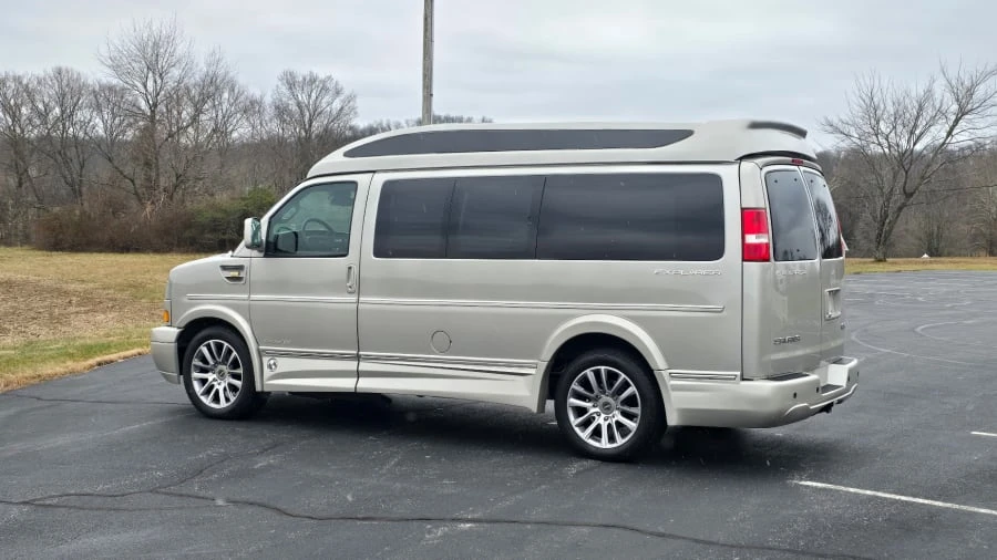 2019 GMC Savana - Image 2 of 19