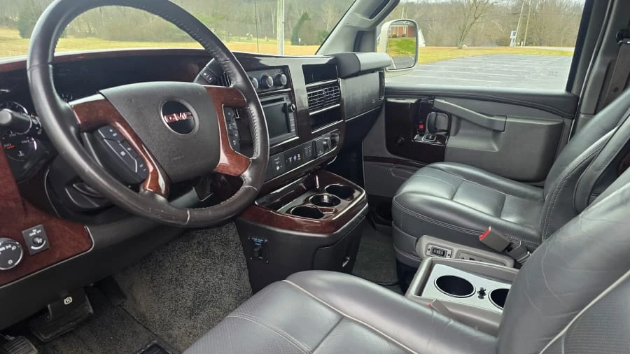 2019 GMC Savana - Image 8 of 19