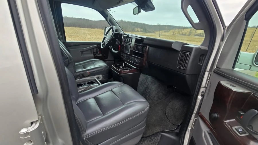 2019 GMC Savana - Image 10 of 19