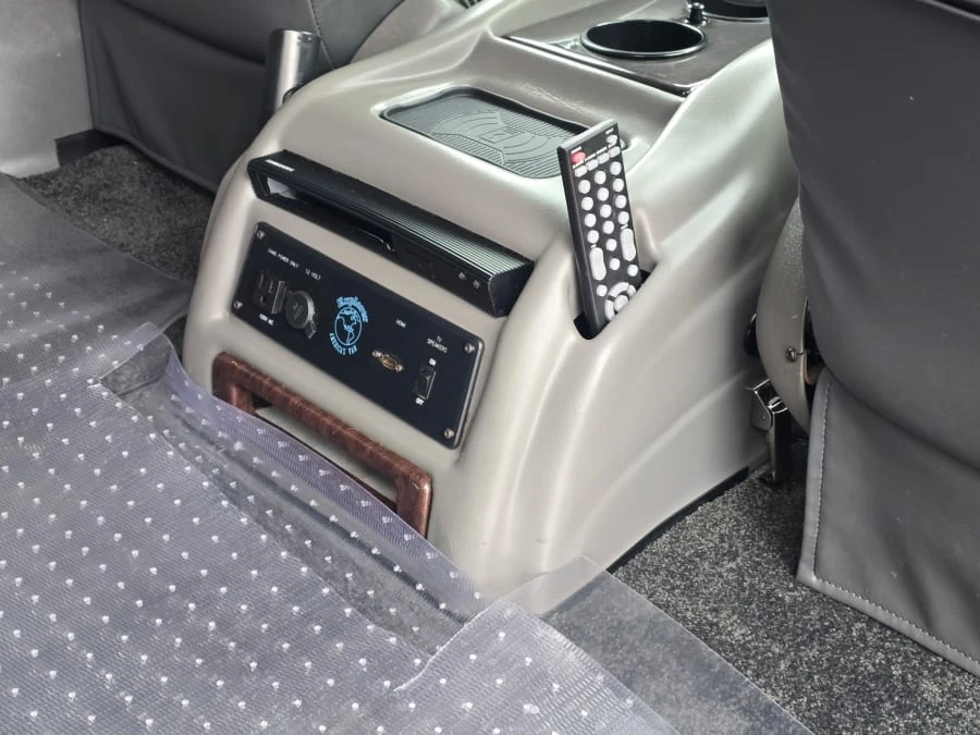 2019 GMC Savana - Image 16 of 19