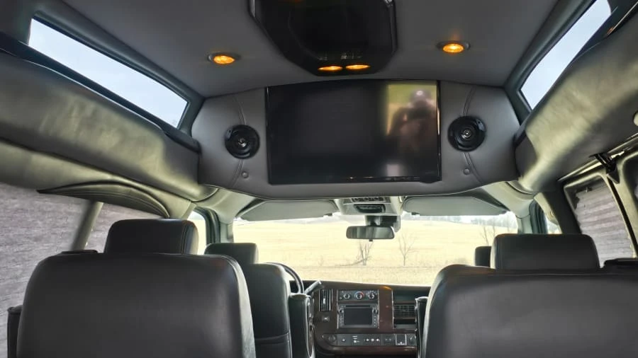 2019 GMC Savana - Image 15 of 19