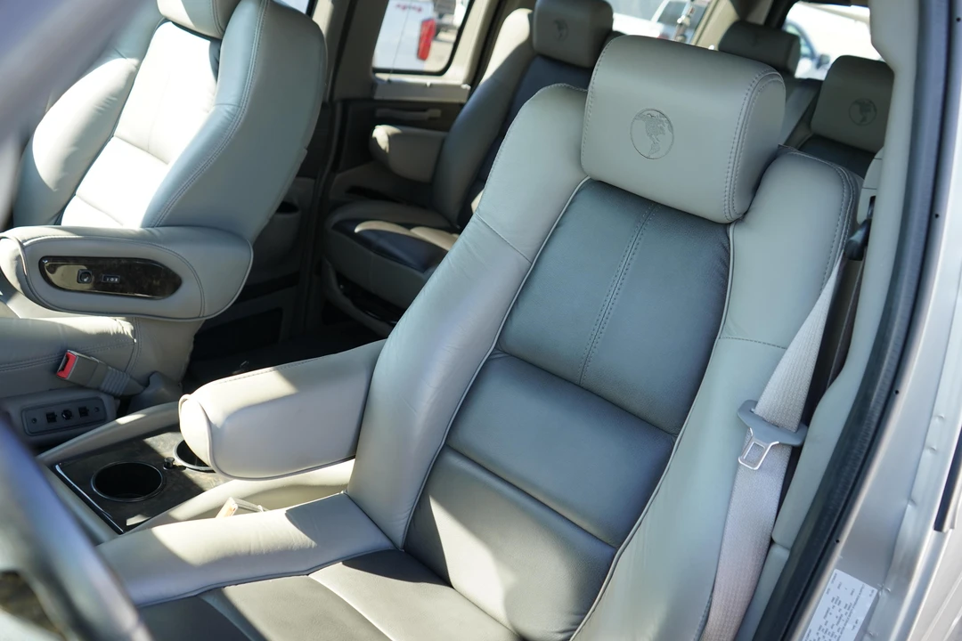 2019 GMC Savana - Image 11 of 11