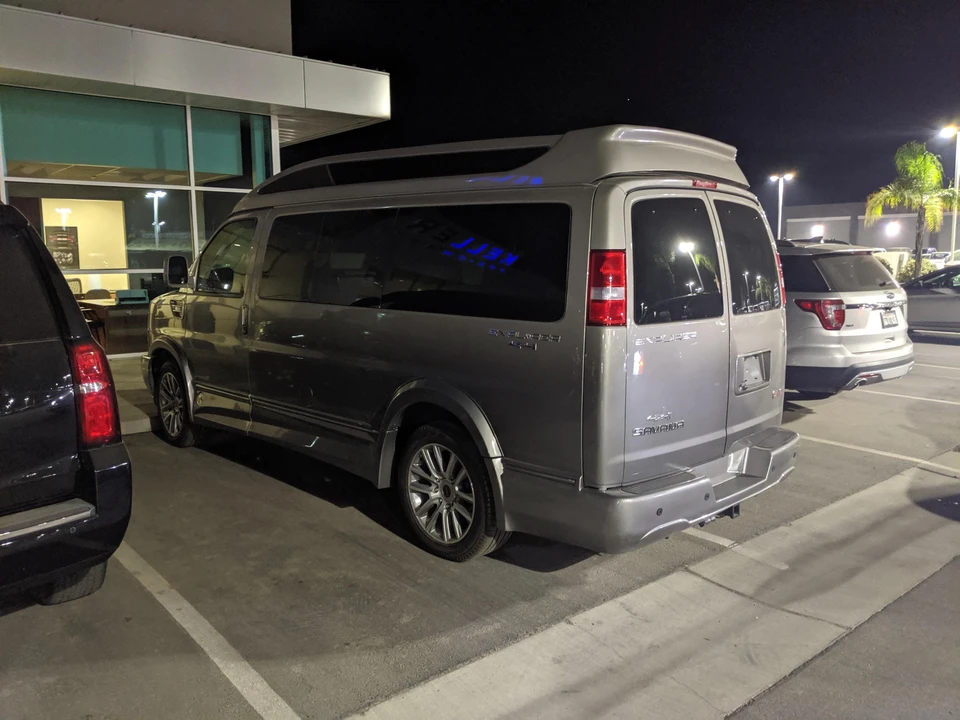 2019 GMC Savana - Image 6 of 11