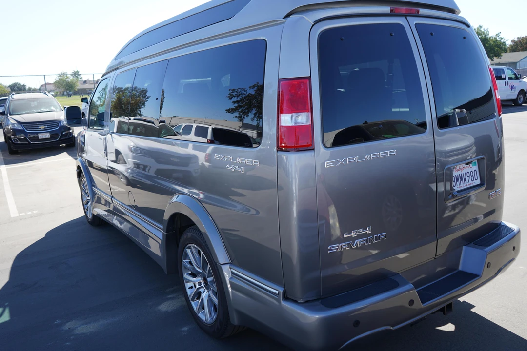 2019 GMC Savana - Image 4 of 11