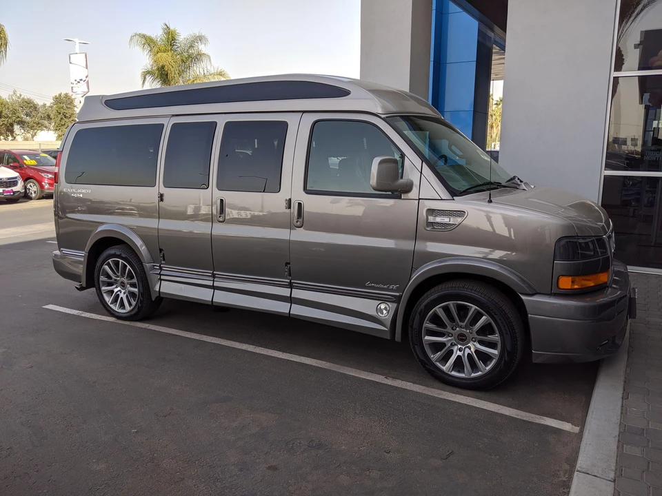 2019 GMC Savana - Image 7 of 11