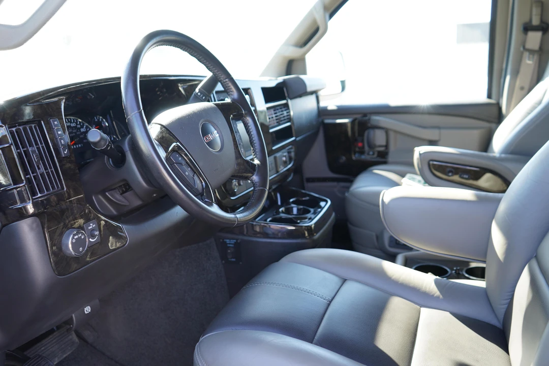 2019 GMC Savana - Image 10 of 11