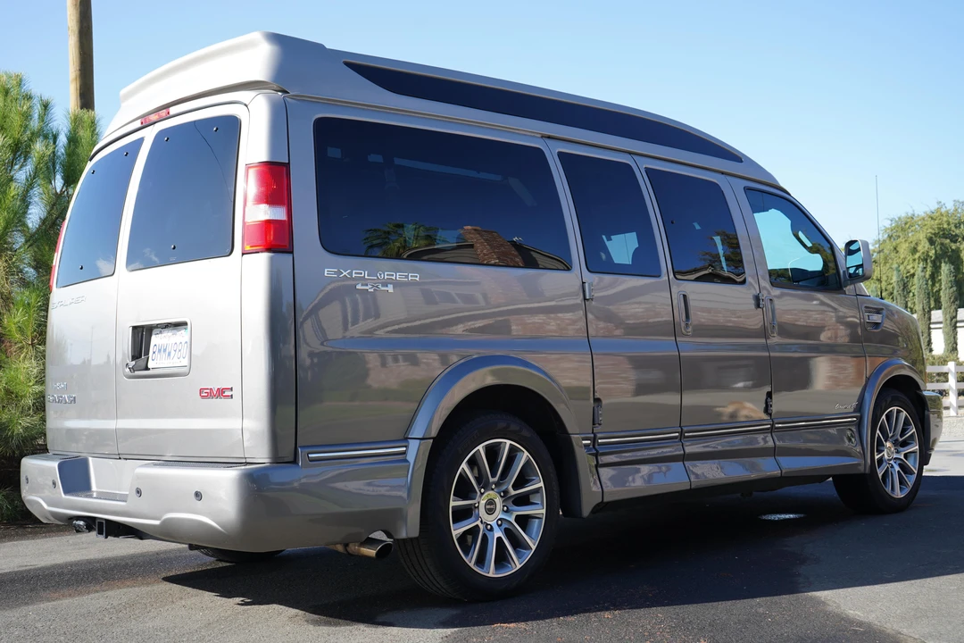 2019 GMC Savana - Image 5 of 11