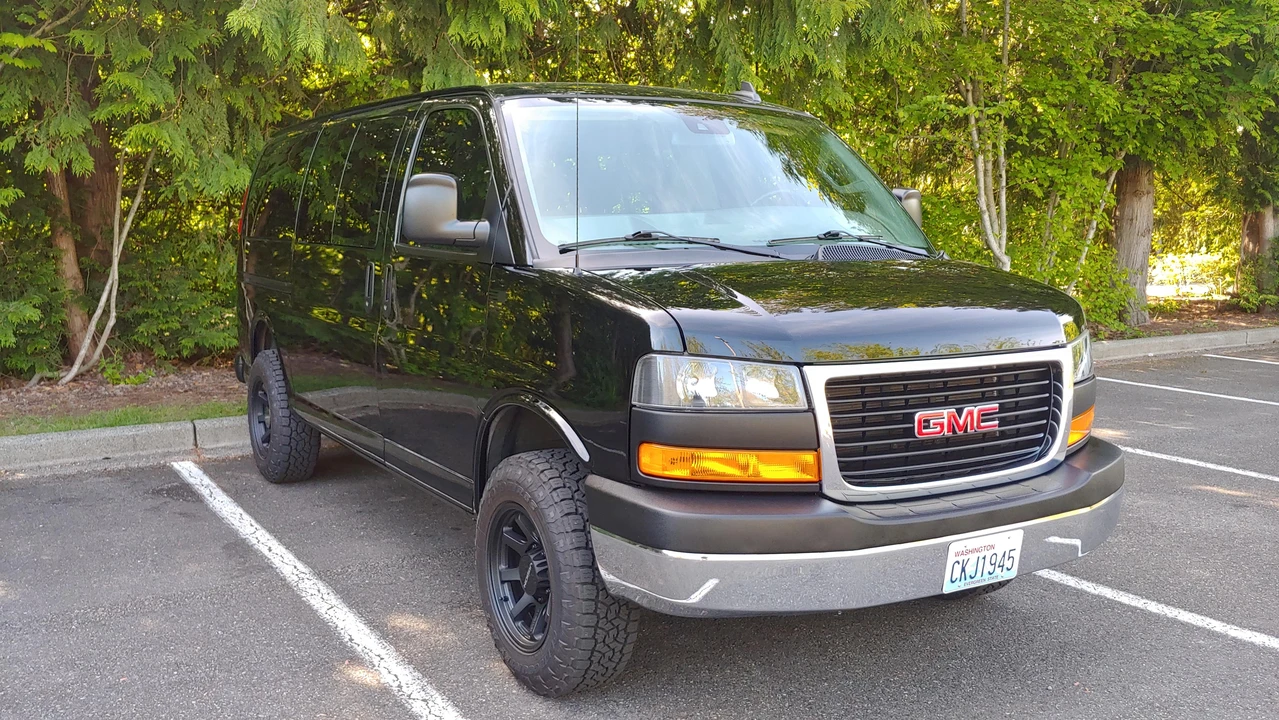 2019 GMC Savana - Image 11 of 31