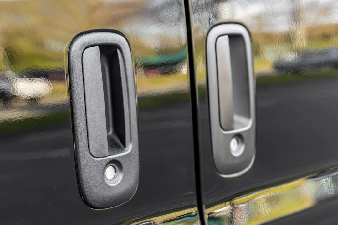 2019 GMC Savana - Image 25 of 31