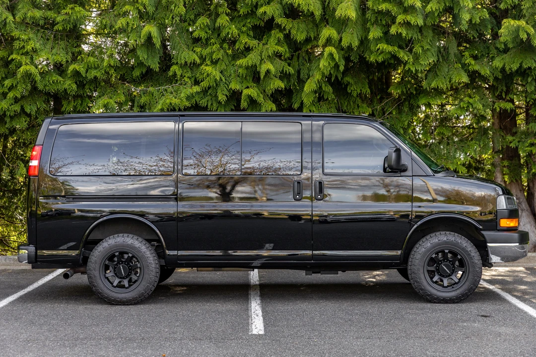 2019 GMC Savana - Image 10 of 31