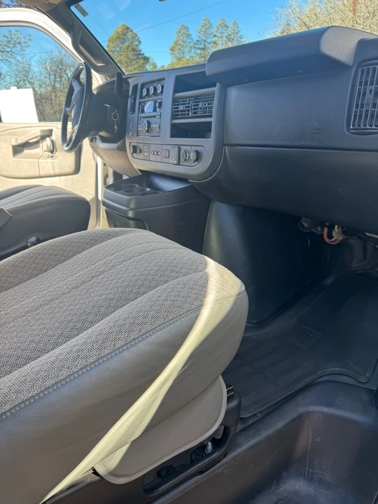2019 GMC Savana - Image 9 of 21