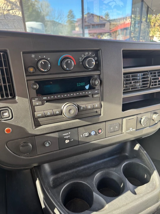 2019 GMC Savana - Image 15 of 21