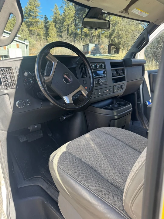 2019 GMC Savana - Image 8 of 21