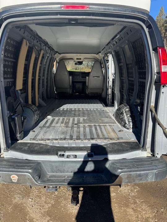 2019 GMC Savana - Image 11 of 21