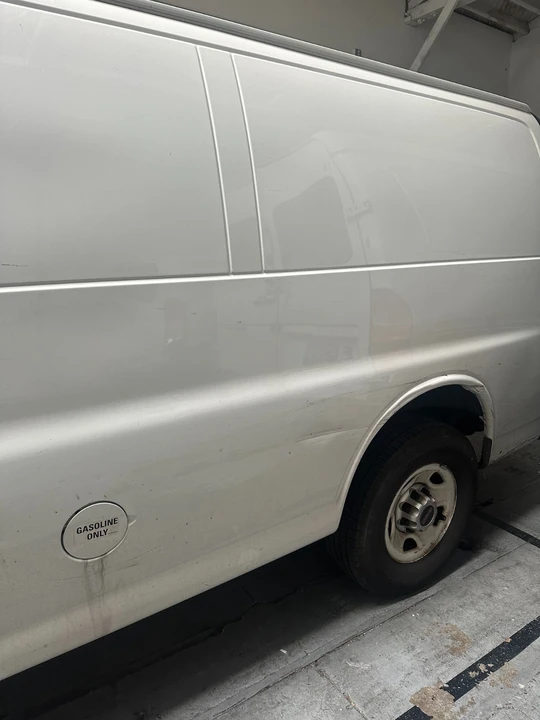 2019 GMC Savana - Image 8 of 13