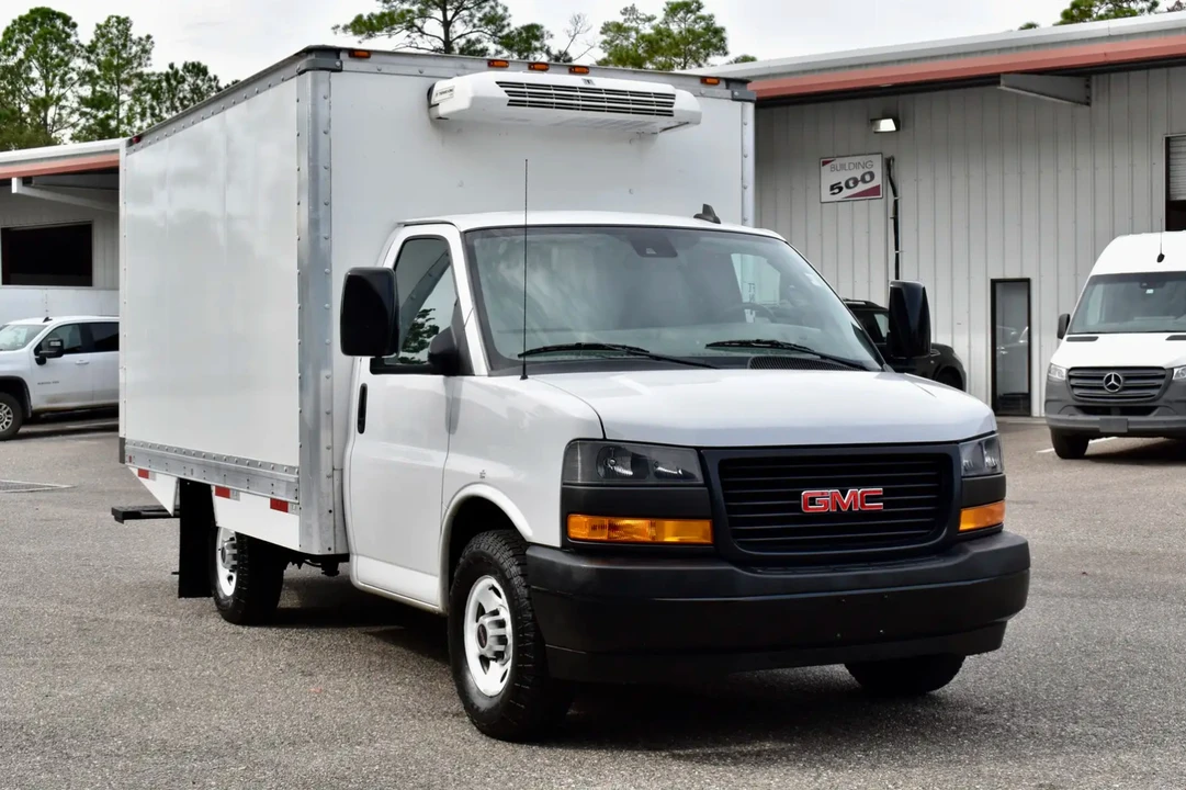 2019 GMC Savana - Image 11 of 14