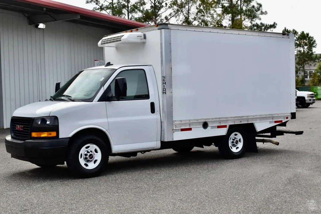 2019 GMC Savana - Image 2 of 14