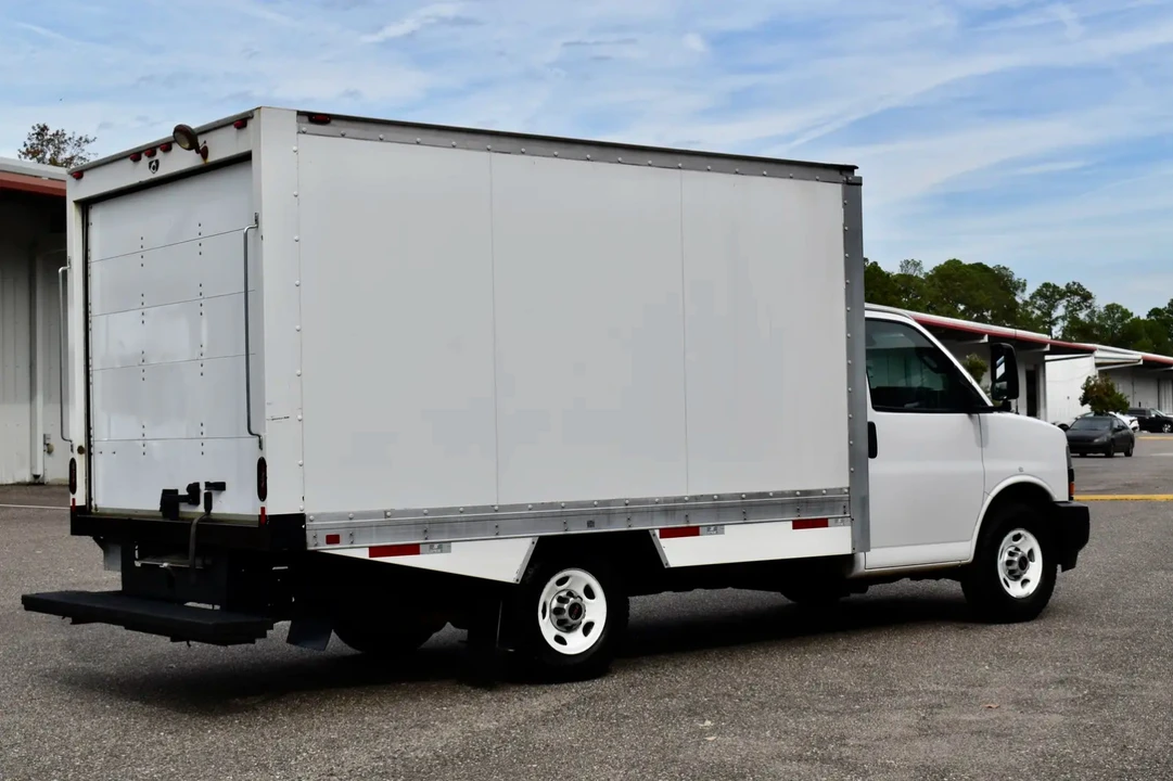 2019 GMC Savana - Image 8 of 14
