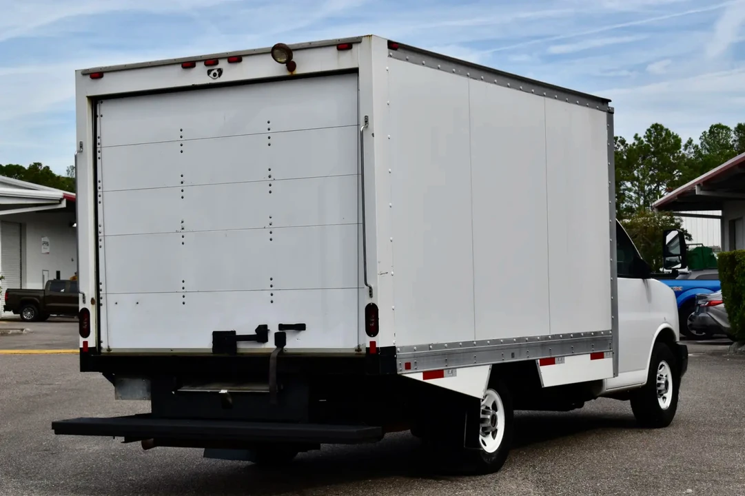 2019 GMC Savana - Image 7 of 14