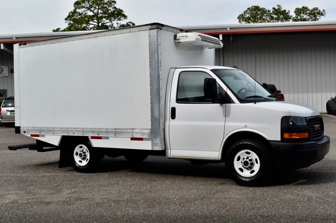 2019 GMC Savana - Image 10 of 14