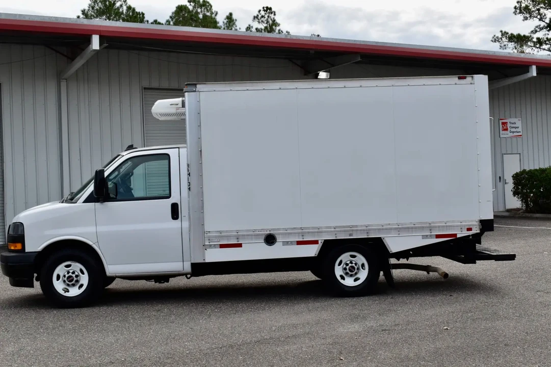 2019 GMC Savana - Image 3 of 14