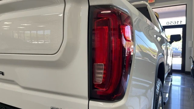 2019 GMC Sierra 5th Gen - Image 17 of 31