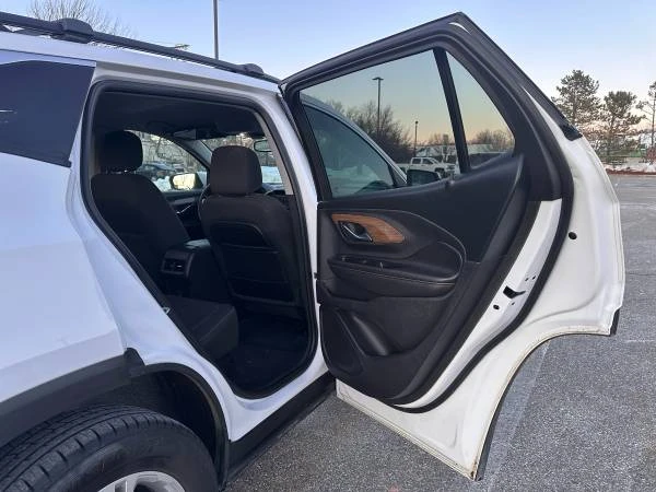 2019 GMC Terrain - Image 8 of 21