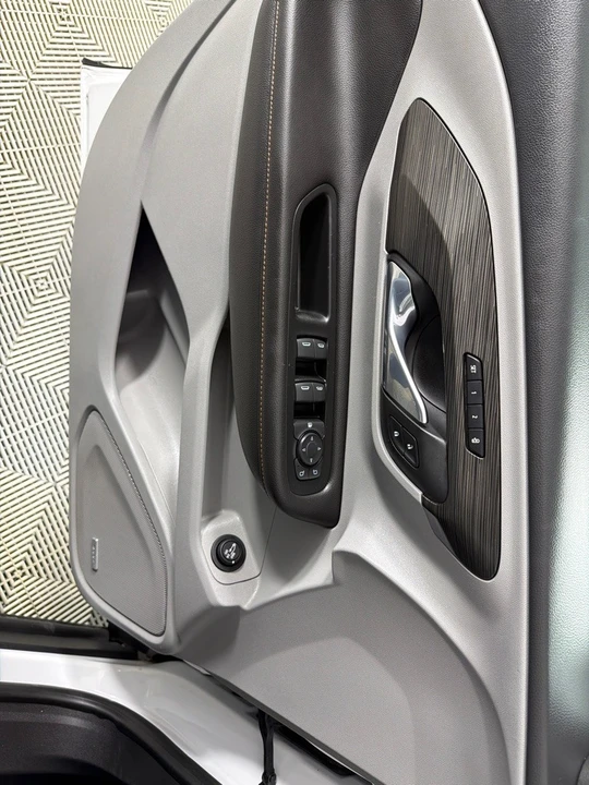 2019 GMC Terrain - Image 9 of 21