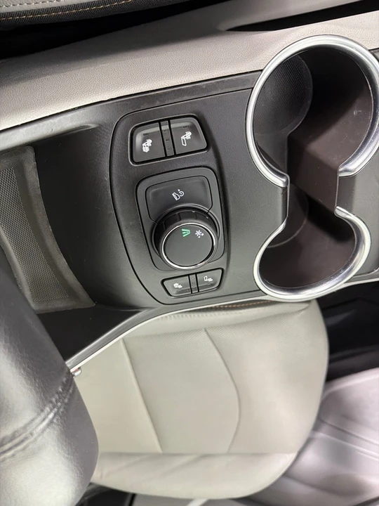2019 GMC Terrain - Image 17 of 21