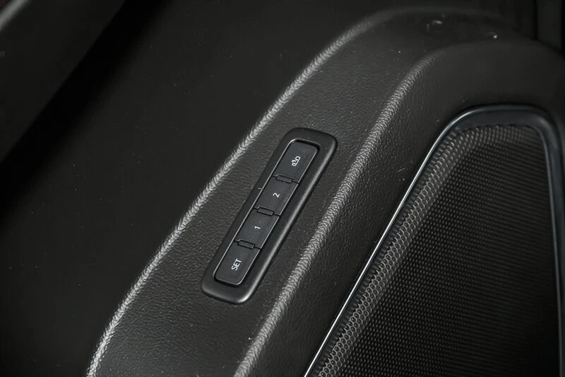 2019 GMC Yukon 4th Gen - Image 15 of 21