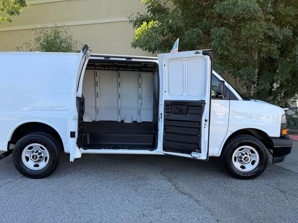 2019 GMC Savana - Image 14 of 20