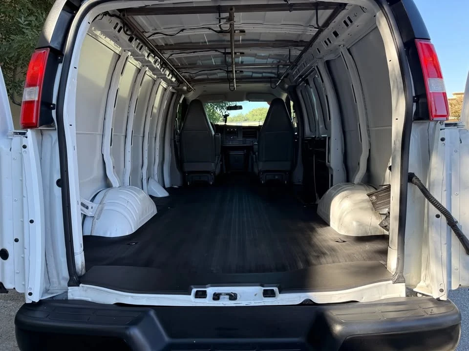 2019 GMC Savana - Image 18 of 20