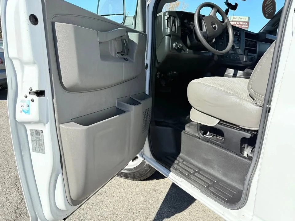 2019 GMC Savana - Image 8 of 20