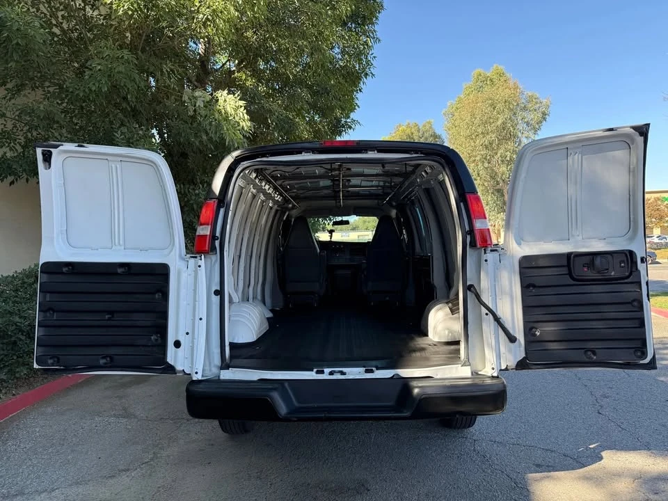 2019 GMC Savana - Image 17 of 20