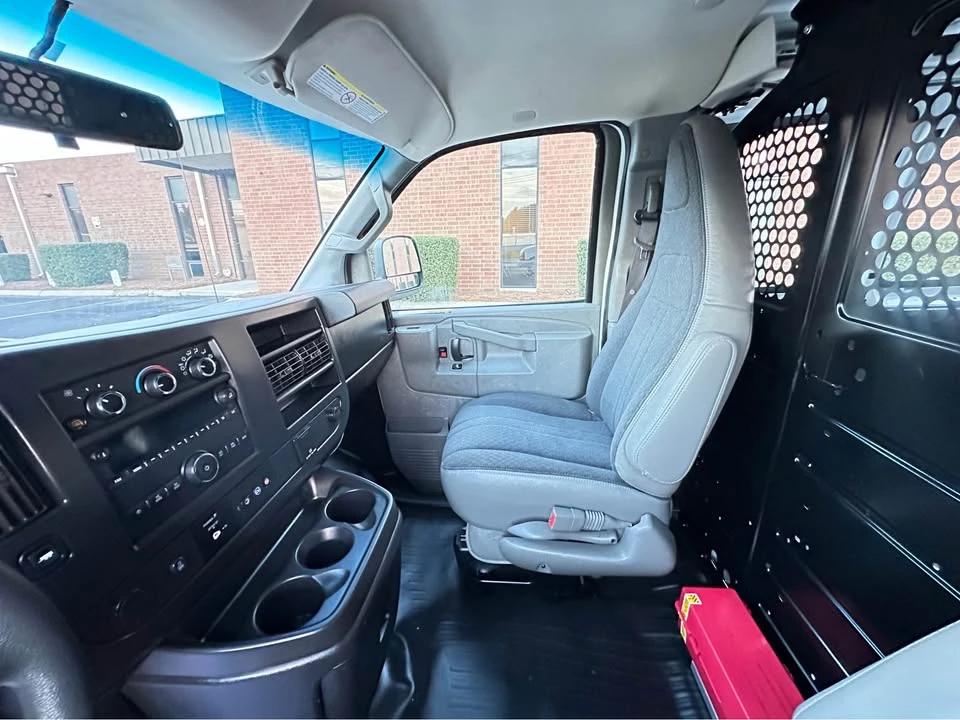 2019 GMC Savana - Image 8 of 17