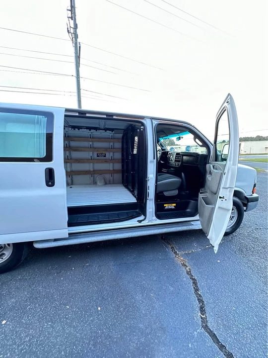 2019 GMC Savana - Image 14 of 17