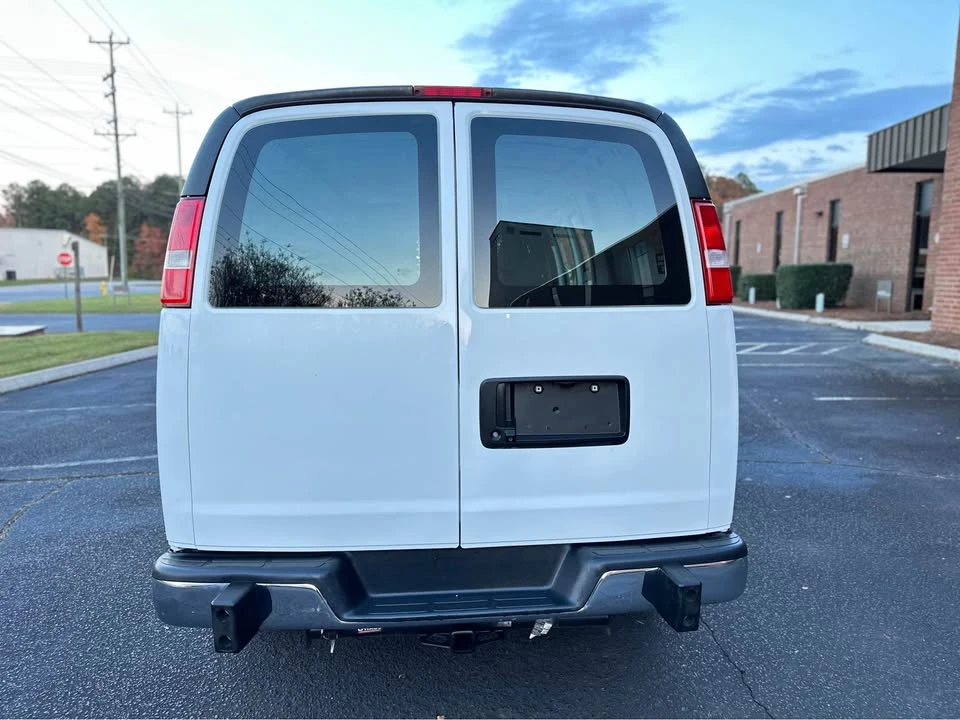 2019 GMC Savana - Image 3 of 17