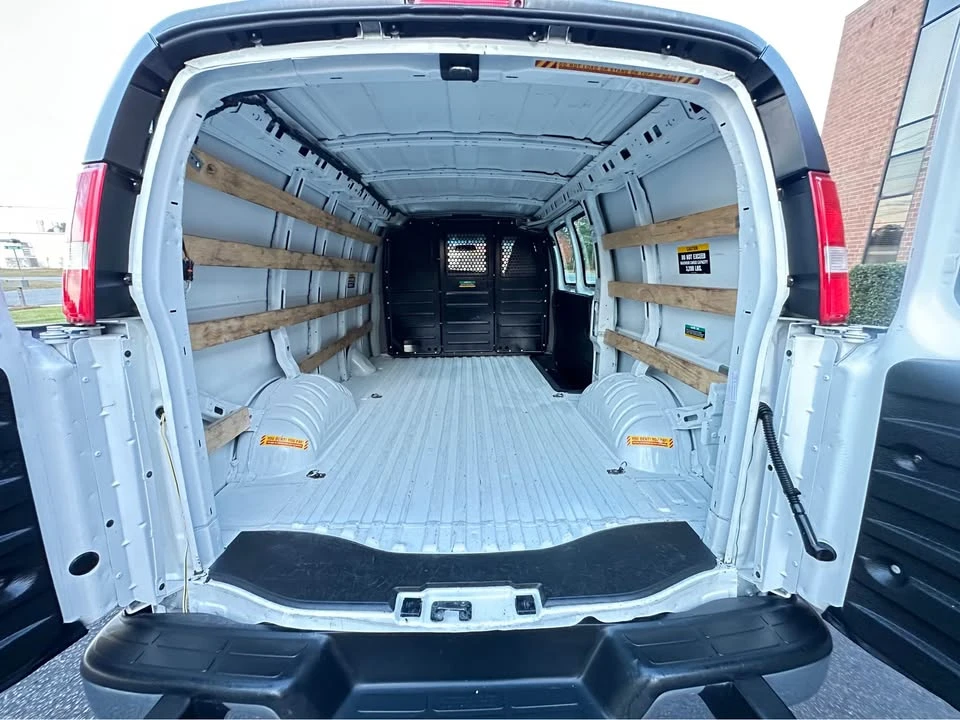 2019 GMC Savana - Image 12 of 17