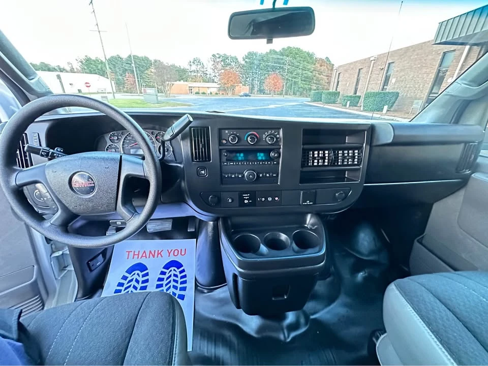 2019 GMC Savana - Image 10 of 17