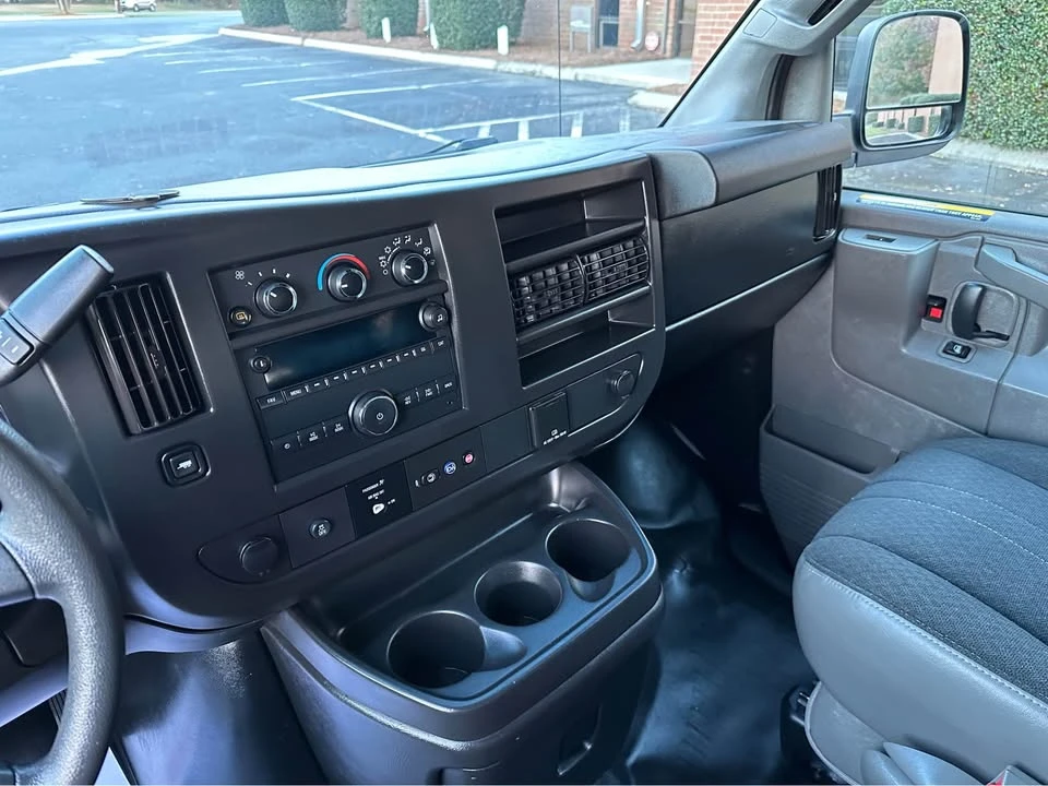 2019 GMC Savana - Image 9 of 17
