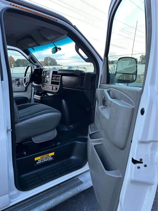 2019 GMC Savana - Image 6 of 17