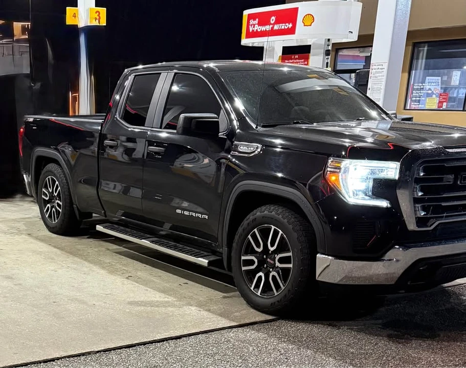 2019 GMC Sierra - Image 2 of 7