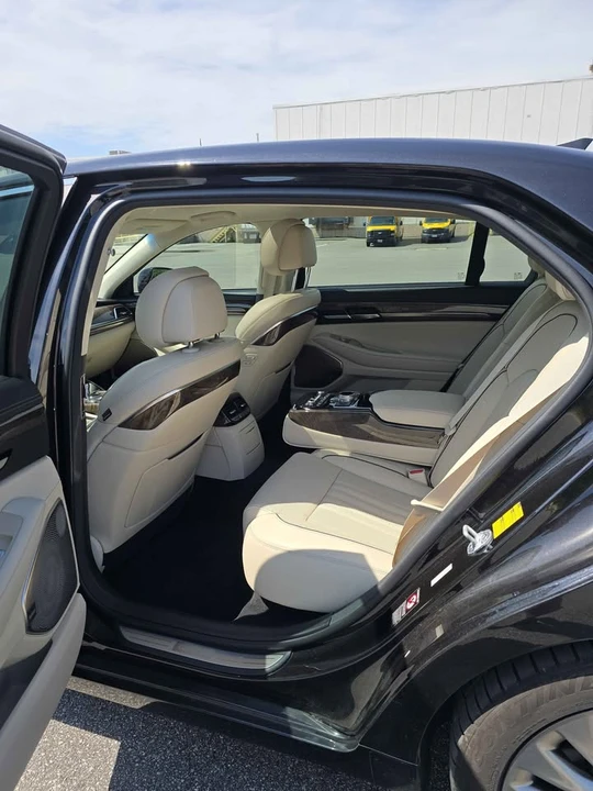 2019 Genesis G90 - Image 8 of 16