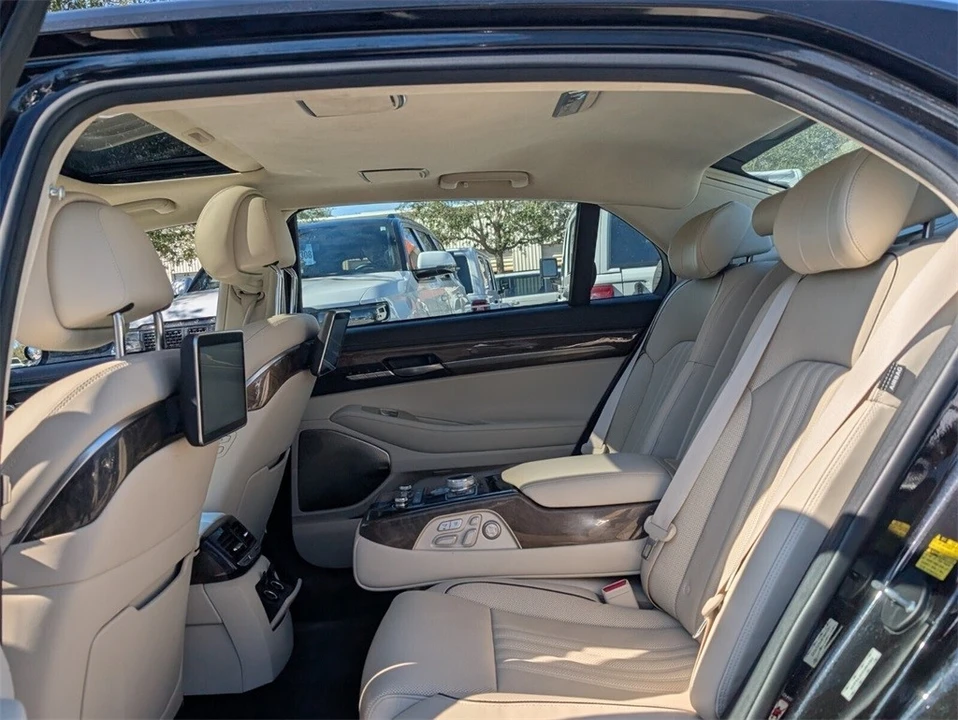 2019 Genesis G90 - Image 12 of 12