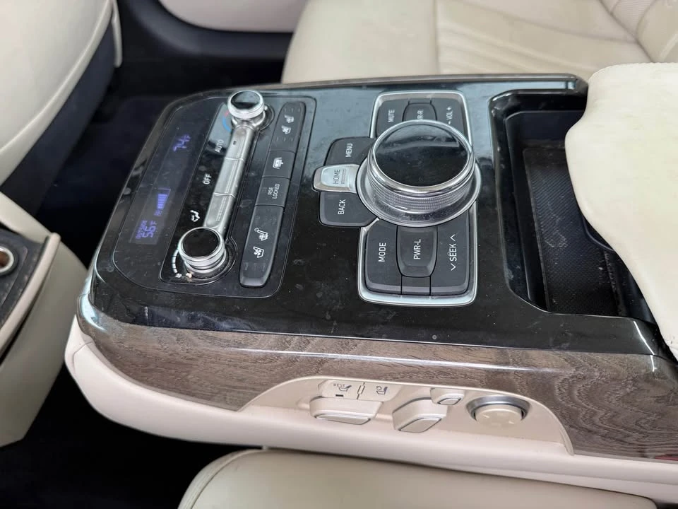 2019 Genesis G90 - Image 11 of 19