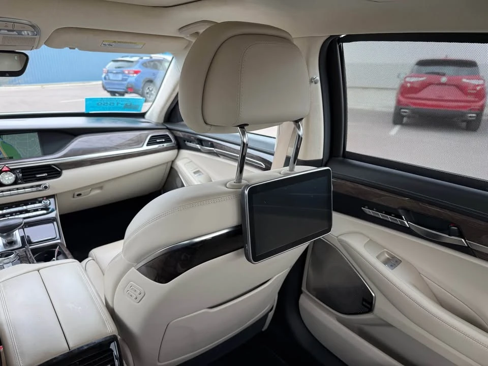2019 Genesis G90 - Image 14 of 19